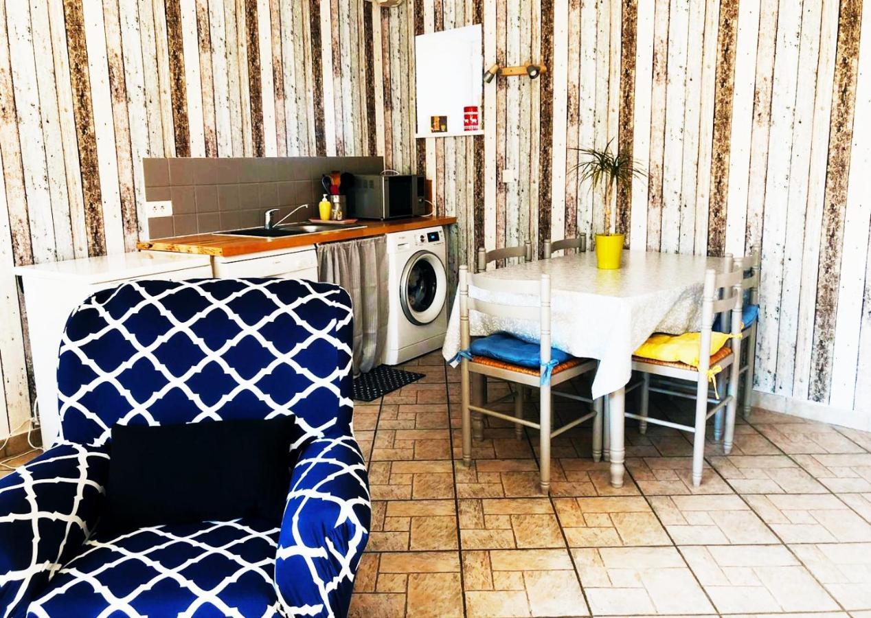 Maison De La Besliere Meuble De Tourisme 2 Etoiles Folligny Kültér fotó
